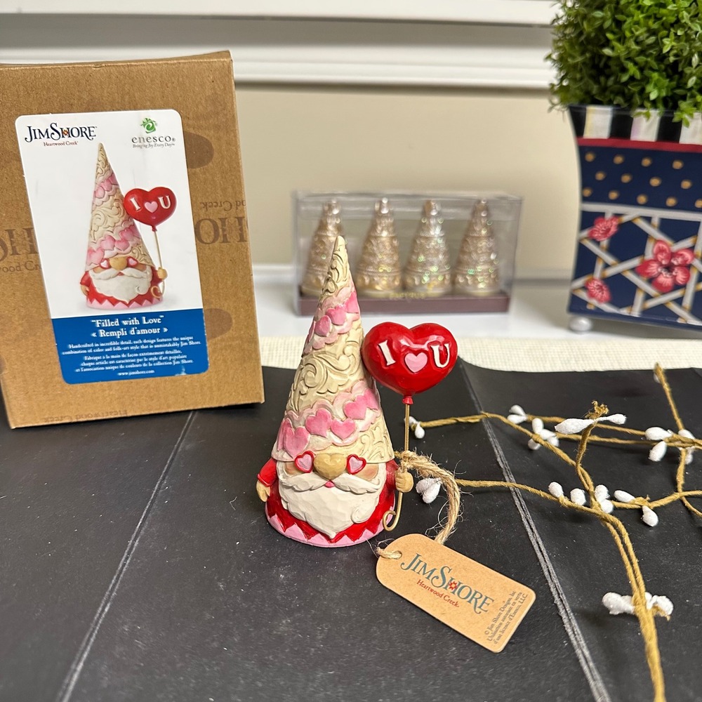 Jim Shore Heartwood Creek "Filled with Love" Gnome Figurine New 4.5 inch